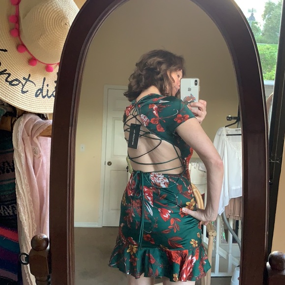 Floral flirty dress from Pretty Little Thing. Size 4. NWT - Picture 7 of 7